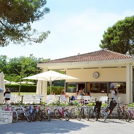 Parco Delle Piscine 캠프장 4*